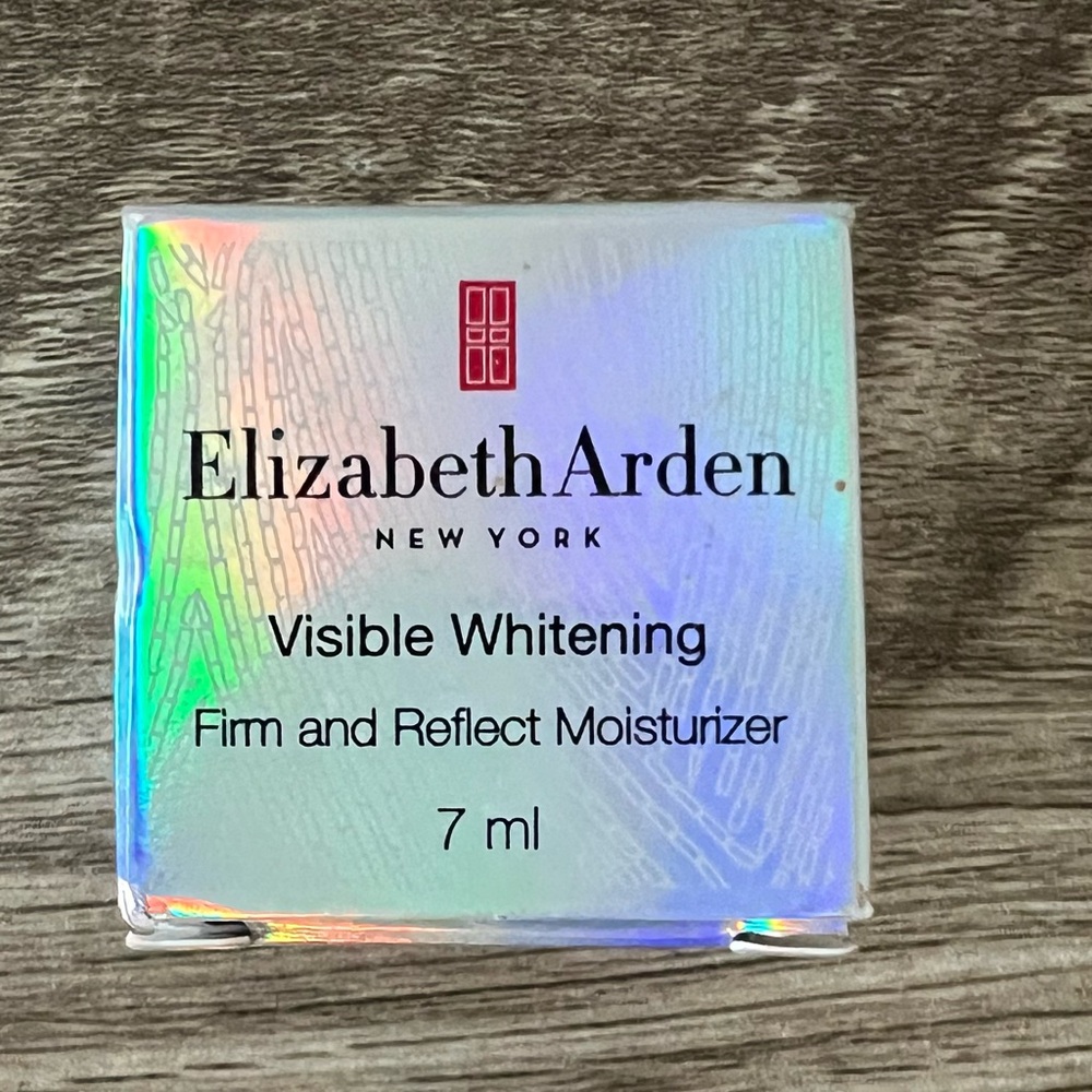Elizabeth Arden Visible Whitening Firm and Reflect Moisturizer. 7 ml Sample Size